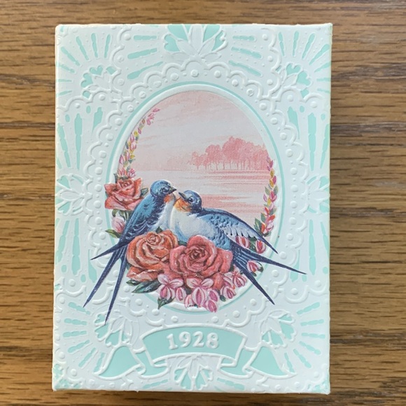 1928 Jewelry Necklace Fine Chain & Pale Porcelain Rose; 15” with original box - Picture 2 of 12